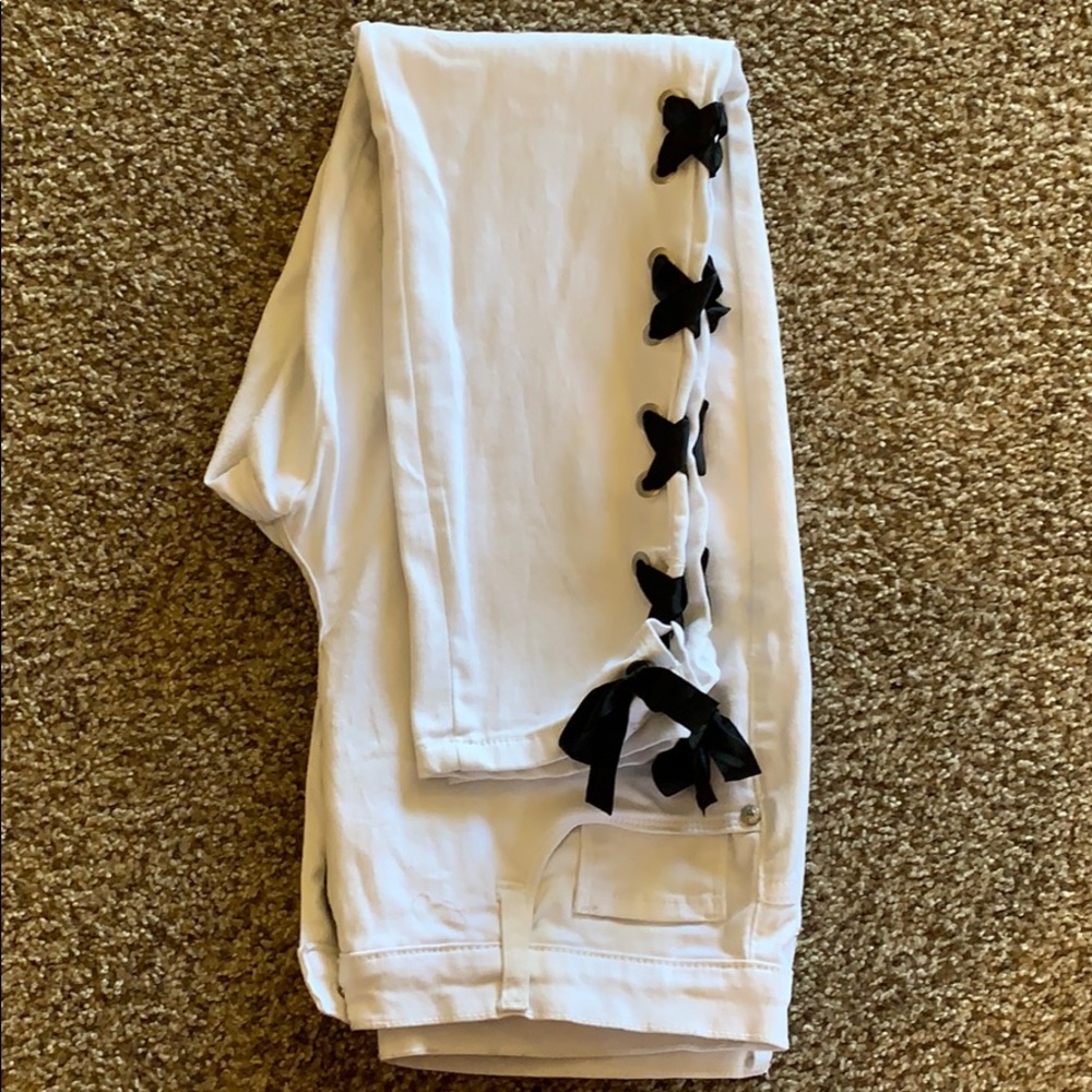 Venus White Jeggings w/ Black Tie-Detail